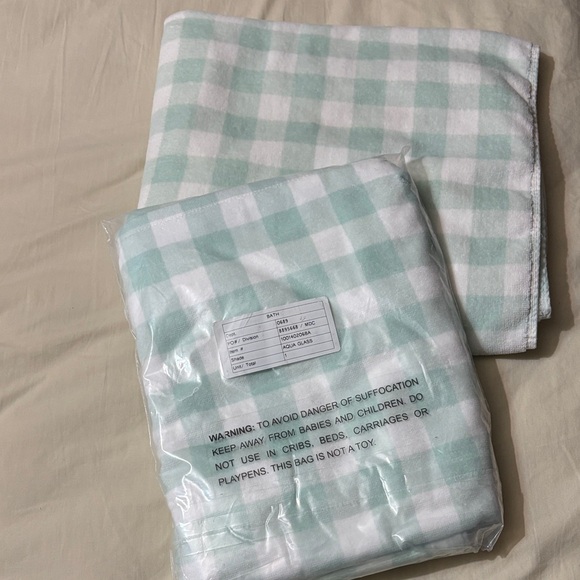 Martha Stewart Mint Green and White Checkered bath towels Set of 2 - Picture 3 of 5